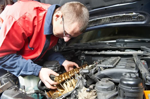 Machanic repairman at automobile car engine repair — Stock Photo, Image