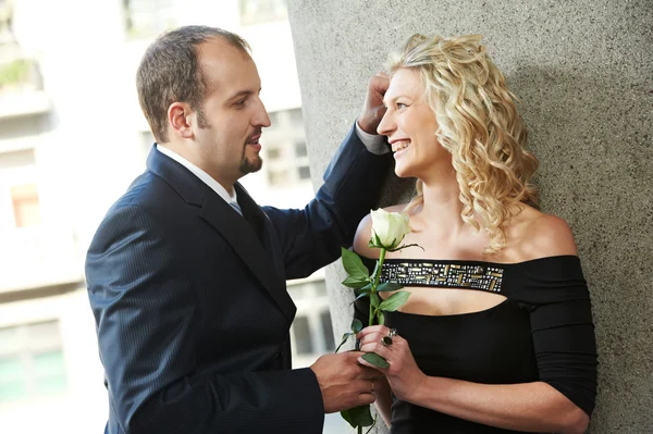 Mann und Mädchen bei einem Date — Stockfoto