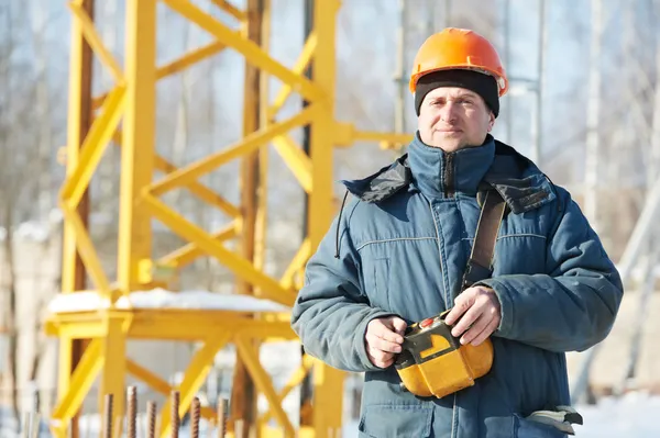 Bauunternehmer mit Turmdrehkran-Fernbedienung — Stockfoto