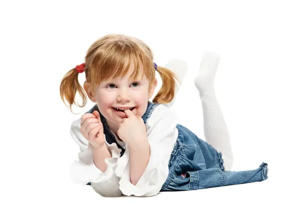 白い背景の上の 1 つ面白い遊び心のある小さな女の子 — ストック写真