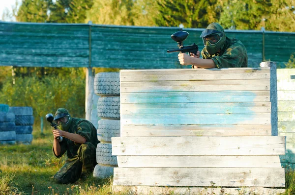 Two paintball players — Stock Photo, Image