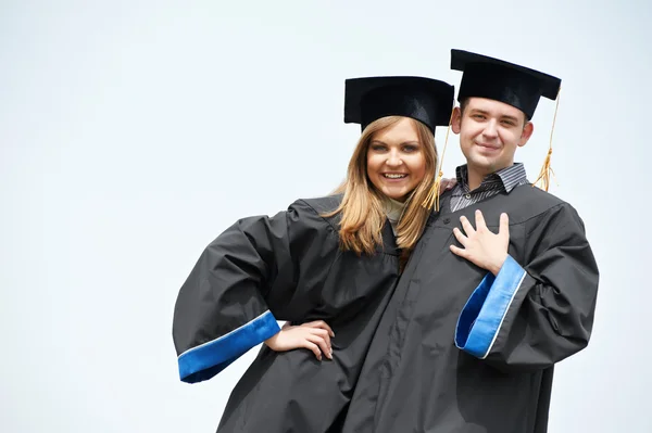 Pós-graduandos no manto ao ar livre — Fotografia de Stock