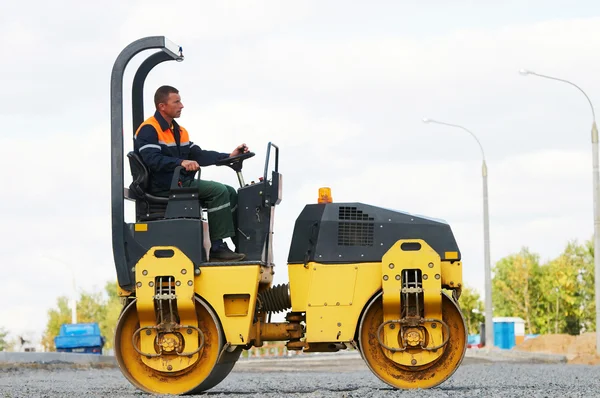 Compactor roller op het werk van de weg — Stockfoto