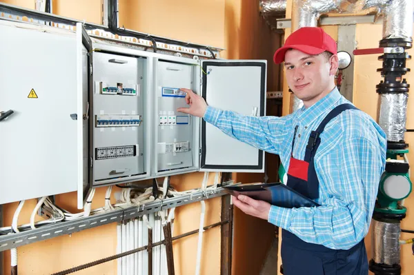 Electrician checking data — Stock Photo, Image