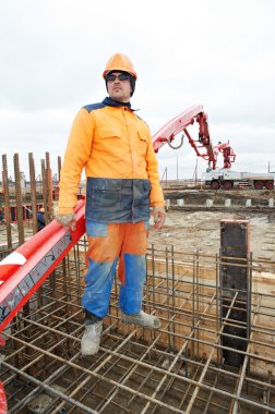 beton dökme iş Builder görevli