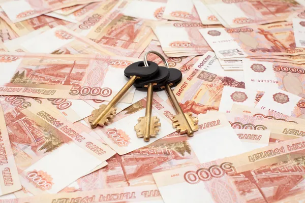 House keys and ready cash money — Stock Photo, Image