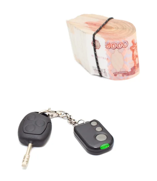 Chave do carro e notas de dinheiro roladas — Fotografia de Stock