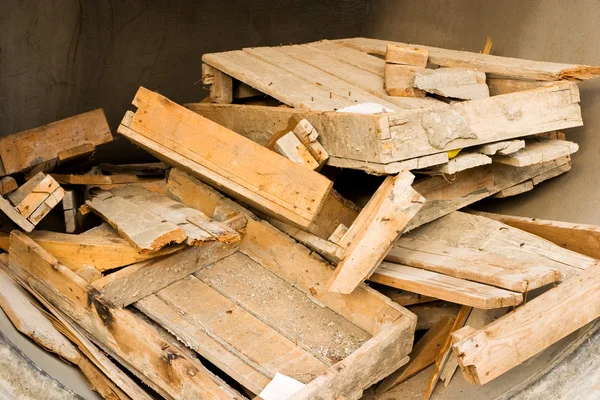 Viejas cajas de madera rotas — Foto de Stock