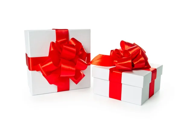 Zwei weiße quadratische Geschenkboxen aus Pappe — Stockfoto
