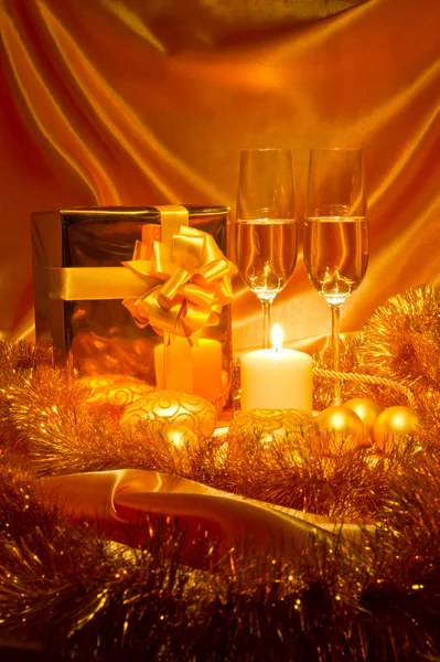 Neujahr Weihnachtsstillleben in goldenen Tönen — Stockfoto