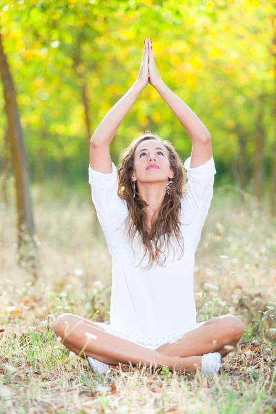 Beautiful Girl Doing Yoga Exercises — Stock Photo, Image