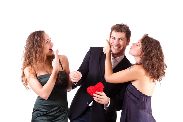 Bonito homem com duas mulheres flertando — Fotografia de Stock