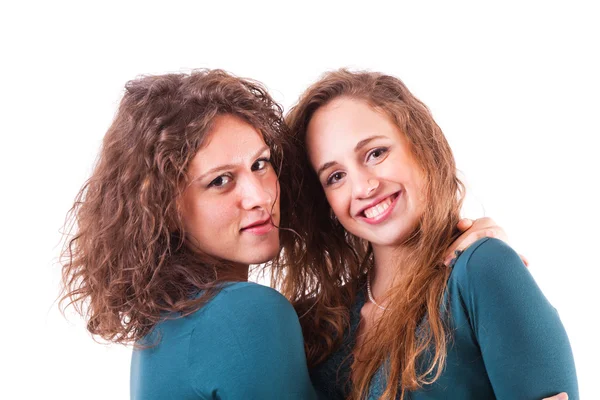 Twee mooie vrouwelijke vrienden samen — Stockfoto
