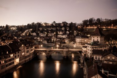 bern ve aare Nehri gece manzarası