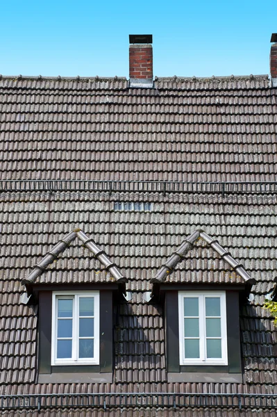 Плиточная крыша — стоковое фото