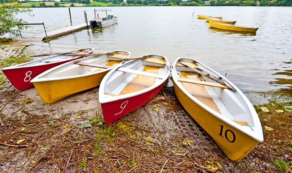 Човни на озері — стокове фото