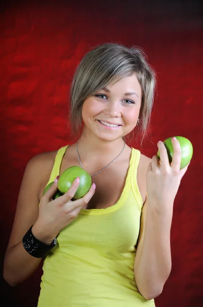Das Mädchen und die Äpfel. — Stockfoto