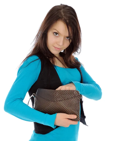 Mädchen schaut in Handtasche. — Stockfoto