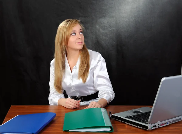 Businesswoman at desk. — Stock Photo, Image