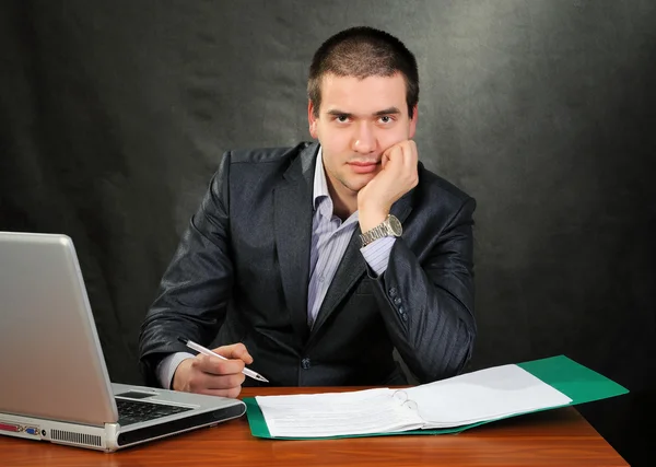 Businessman at desk. — Stockfoto