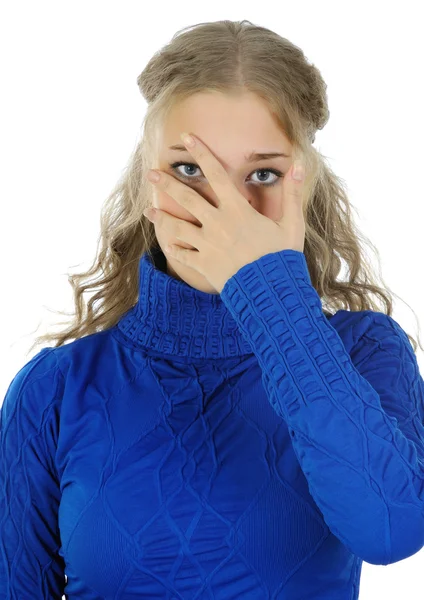 Młoda kobieta ukrywa twarz. — Zdjęcie stockowe