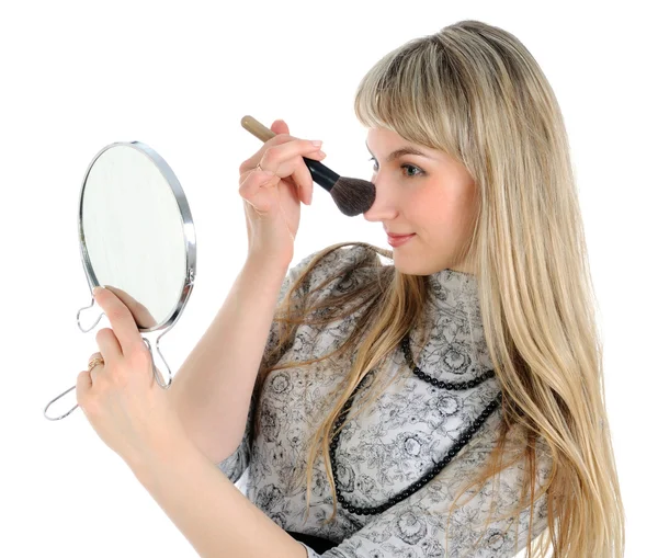 Kvinna tillämpa makeup. — Stockfoto
