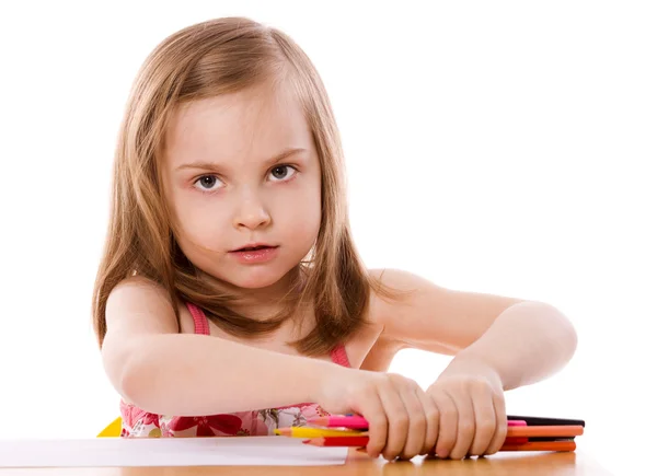 Menina escolhendo lápis — Fotografia de Stock