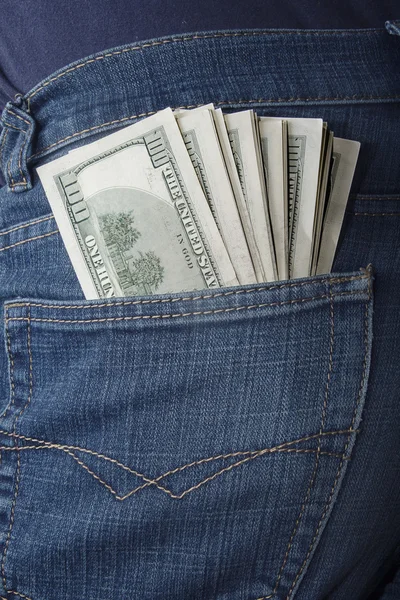 Dinero en un bolsillo —  Fotos de Stock