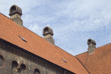 eski bir manastır çatısı