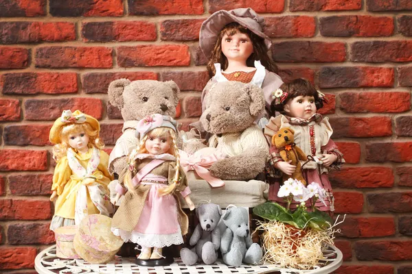 Puppen und Teddy — Stockfoto