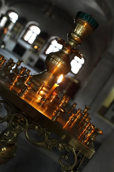 Свеча в церкви — стоковое фото