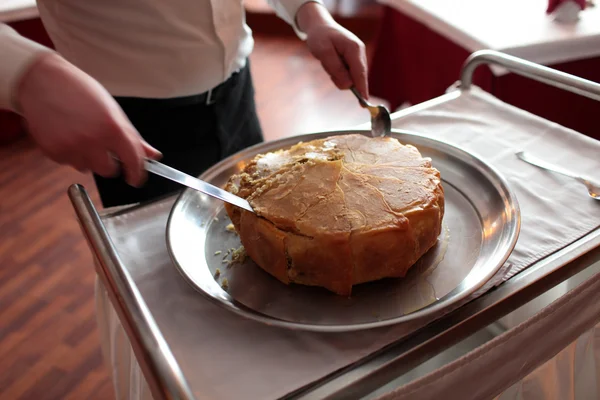 Chef abriendo khan pilaf — Foto de Stock