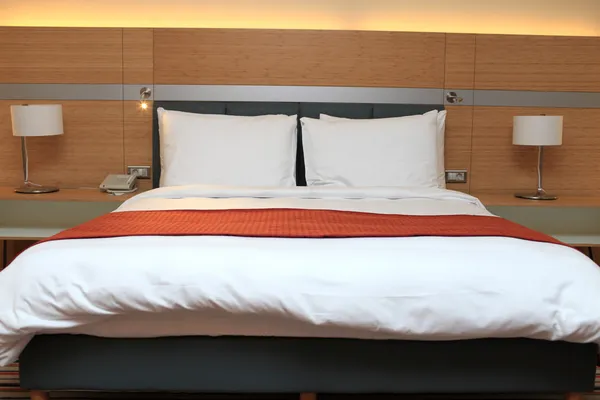 Podwójne łóżko — Zdjęcie stockowe