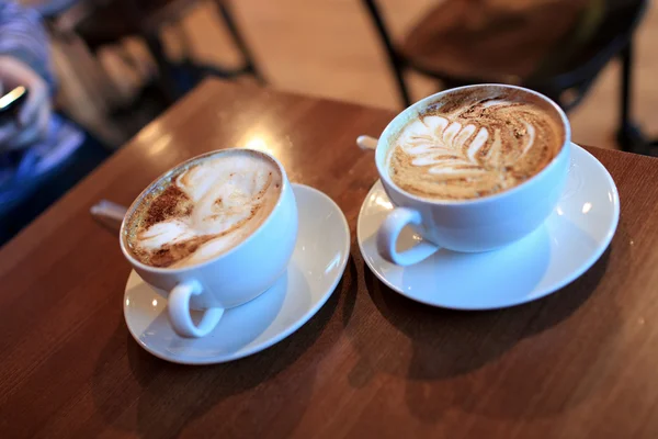 Dwie filiżanki cappuccino — Zdjęcie stockowe