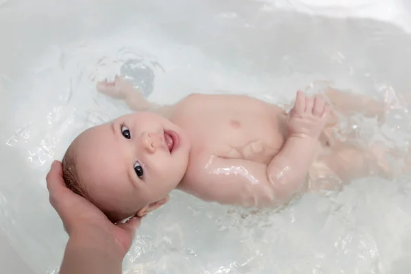Baby boy fürdő — Stock Fotó