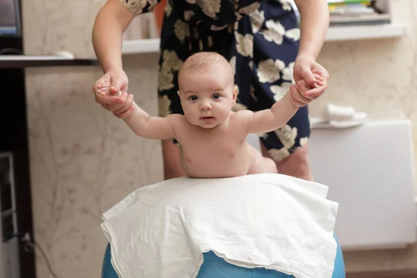 Baby on gymnastic ball — Stock Photo, Image