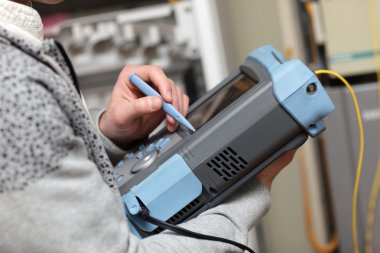 Adjustment of fibre optic analyser clipart