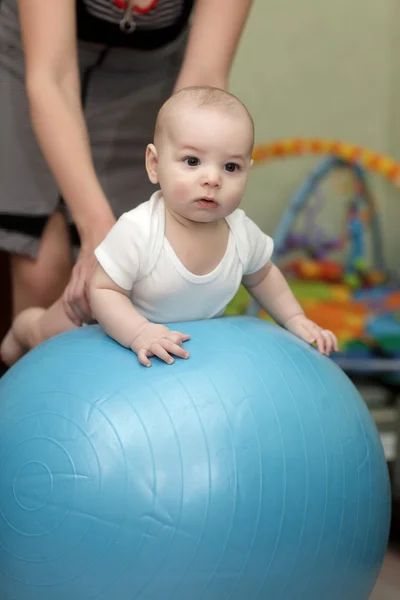 Baby exercises on ball — Stock Photo, Image