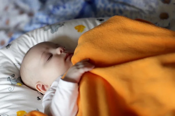 Bebek öğle uykusuna — Stok fotoğraf
