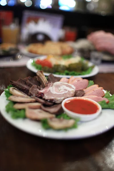딥과 다양 한 고기 조각 — 스톡 사진
