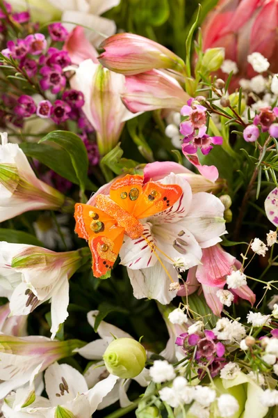 ช่อดอกไม้ที่มีสีสัน — ภาพถ่ายสต็อก
