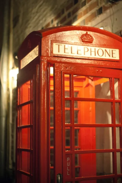 Eski stil İngiliz kırmızı telefon kutuları — Stok fotoğraf