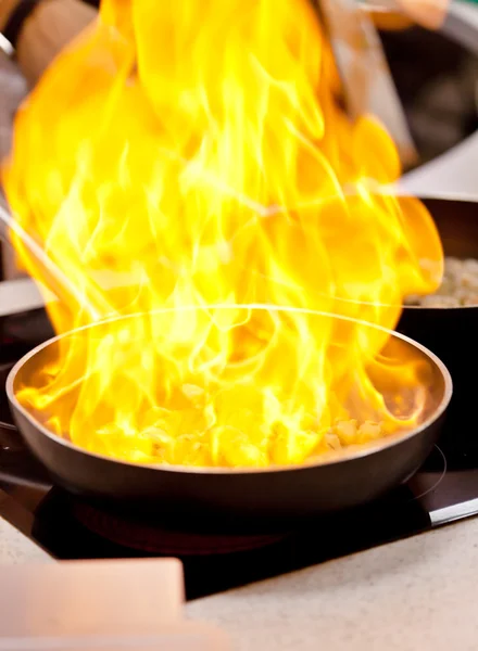 Pot ile yangın — Stok fotoğraf