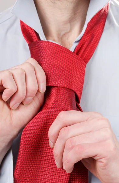 Muž seřizovací kravata — Stock fotografie