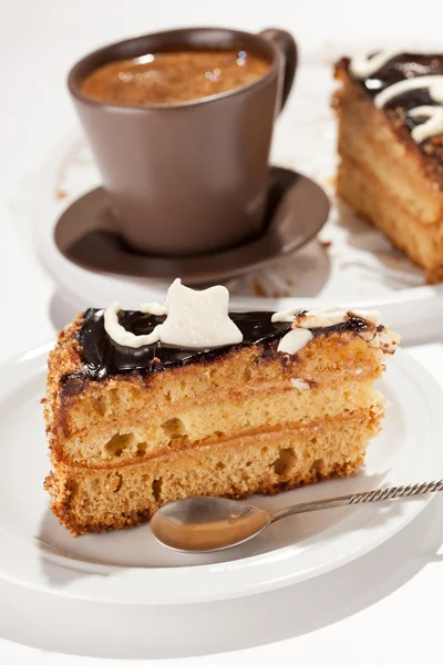 커피를 곁들인 초콜릿 케이크 — 스톡 사진