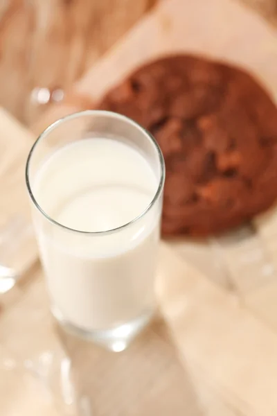 Melk met cookie — Stockfoto