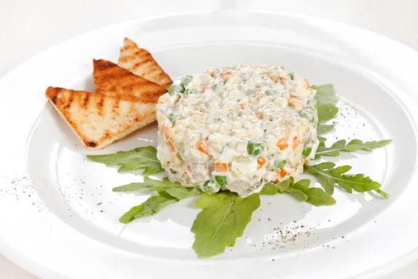 Traditioneller russischer Salat — Stockfoto