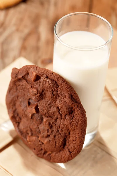 Lapte cu cookie-uri — Fotografie, imagine de stoc