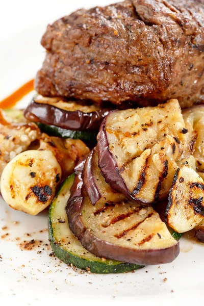 Bistecca alla griglia con verdure — Foto Stock