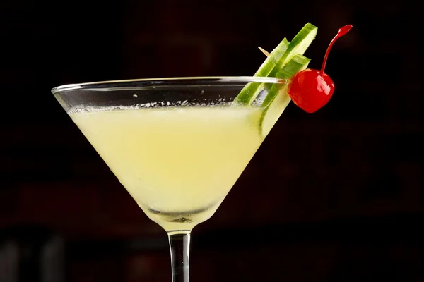 Cocktail con cetriolo — Foto Stock